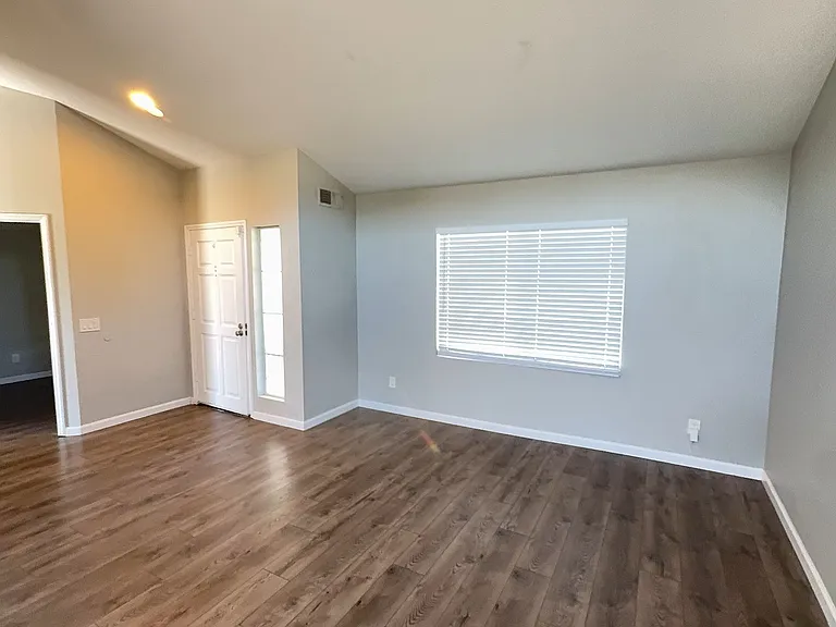 28870 Somme Ct — Photo 9