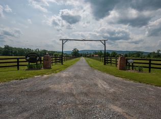 19733 Airmont Rd, Round Hill, VA 20141