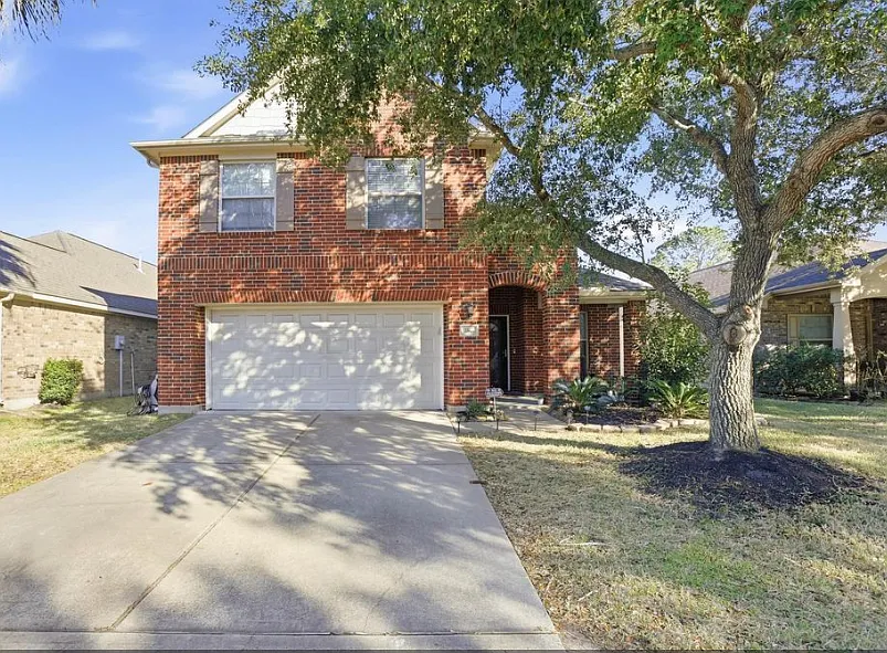 4 bed, 2291 sqft, $2,400 — Photo 2