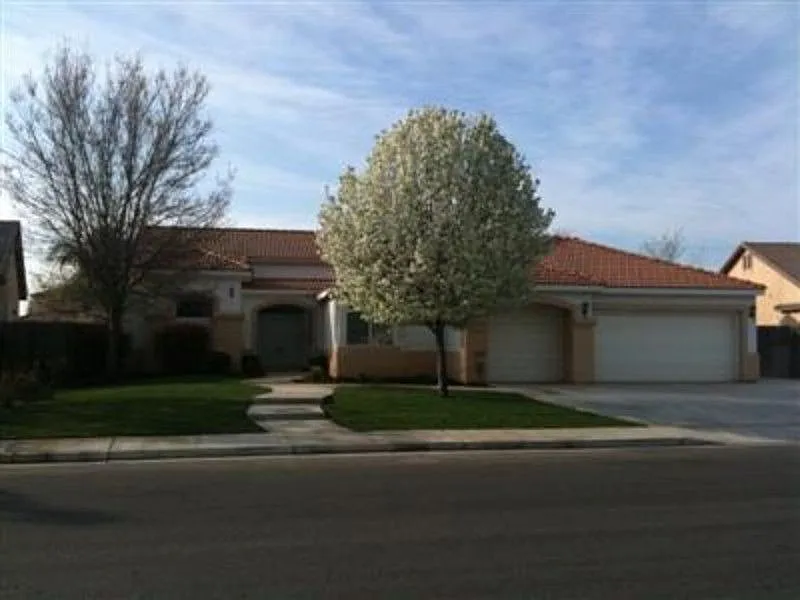 9315 Lake Victoria Dr photo 1