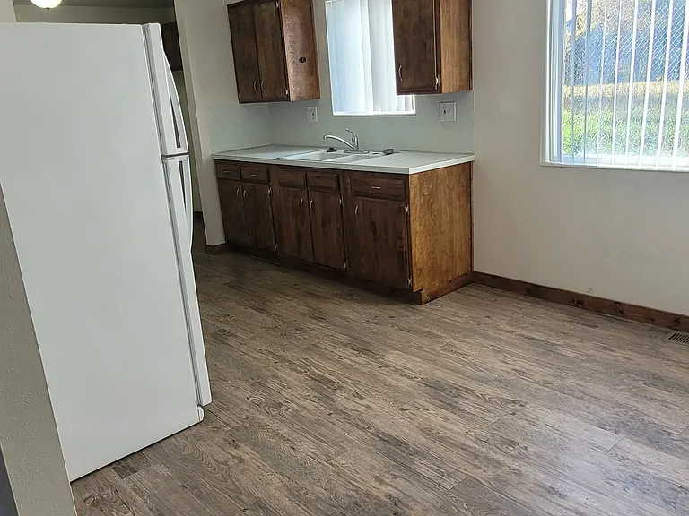 320 Ashland Dr #12 — Photo 4
