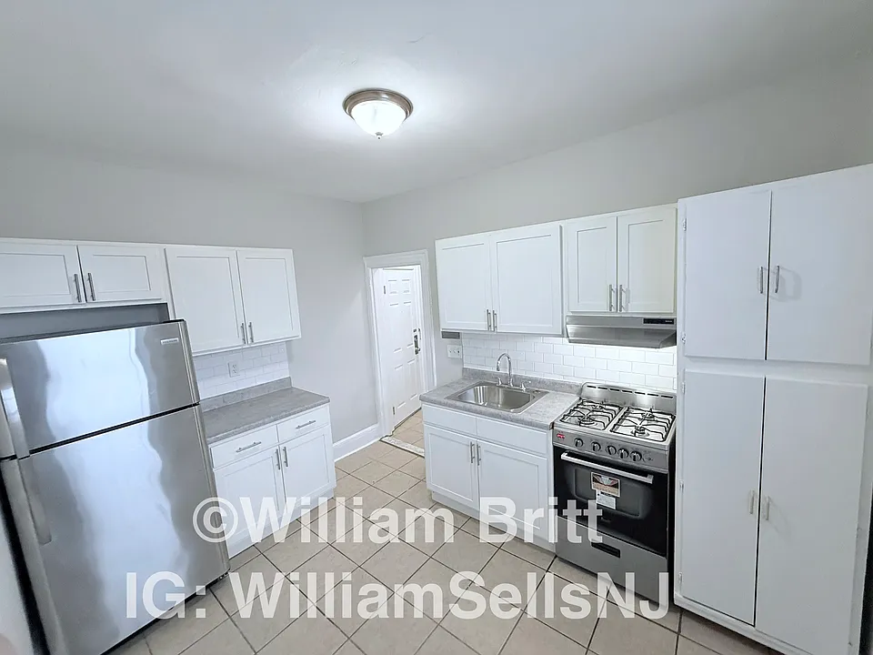 54 Linden Ave #402