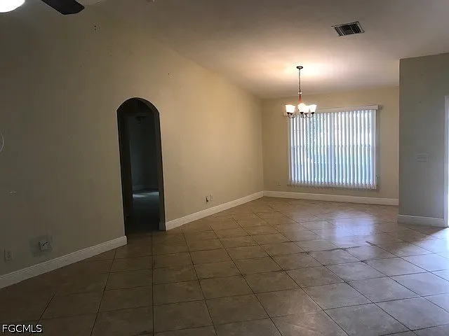 3 bed, 2.0 bath, 1799 sqft, $1,800 — Photo 3