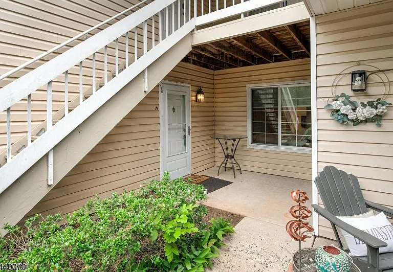 78 Wendover Ct — Photo 3