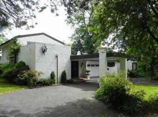 30006 Lake Rd, Bay Village, OH 44140