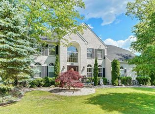 375 Meadowood Rd, Jackson, NJ 08527