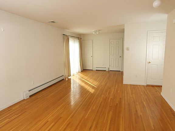 2nd image of 2433 Hammett Ave #2433