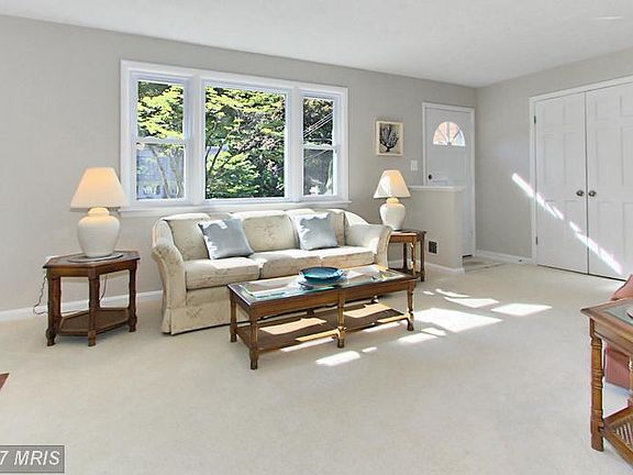 4th image of 3102 Valley Ln