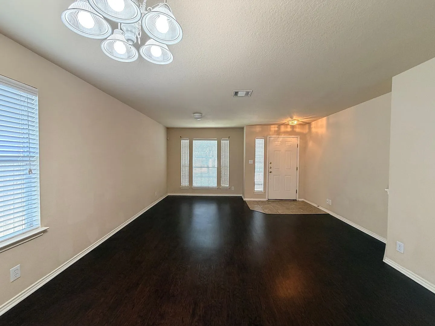 3 Bedroom in Dove Crossing / Extra Dining or Living Space / Community Pool / NBISD — Photo 2