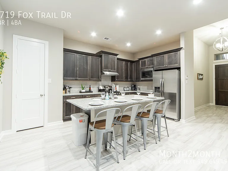8719 Fox Trail Dr — Photo 13
