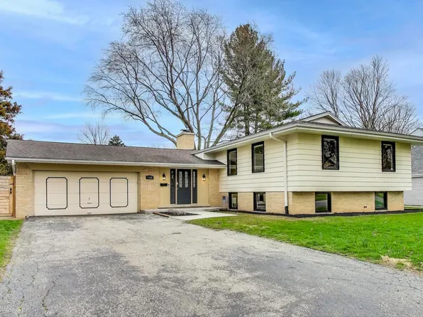 1128 Olympus Dr, Naperville, IL 60540