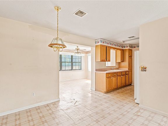 3rd image of 826 10th Ave