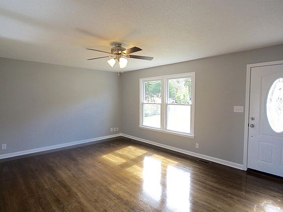 4th image of 319 Andrew Dr