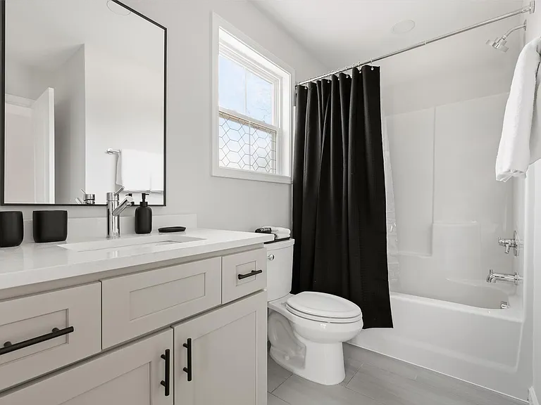 634 Rush St — Photo 17