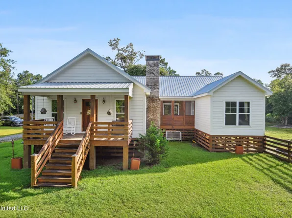 1208 Irvin Favre Rd, Pass Christian, MS 39571