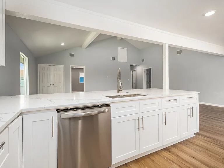 901 Bonita Dr — Photo 5