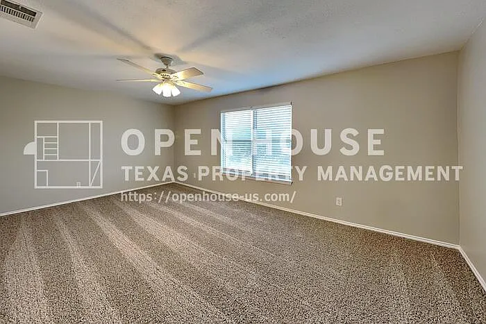 1005 Lake Bluff Dr — Photo 11