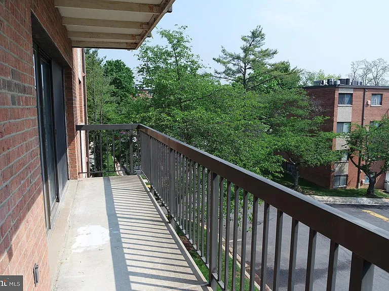 3240 S 28th St #302 — Photo 14