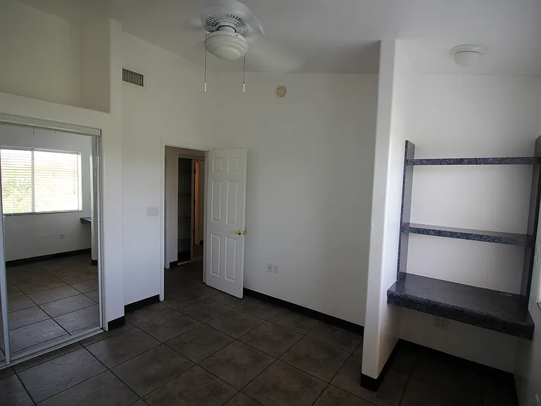 914 E Hedrick Dr — Photo 12