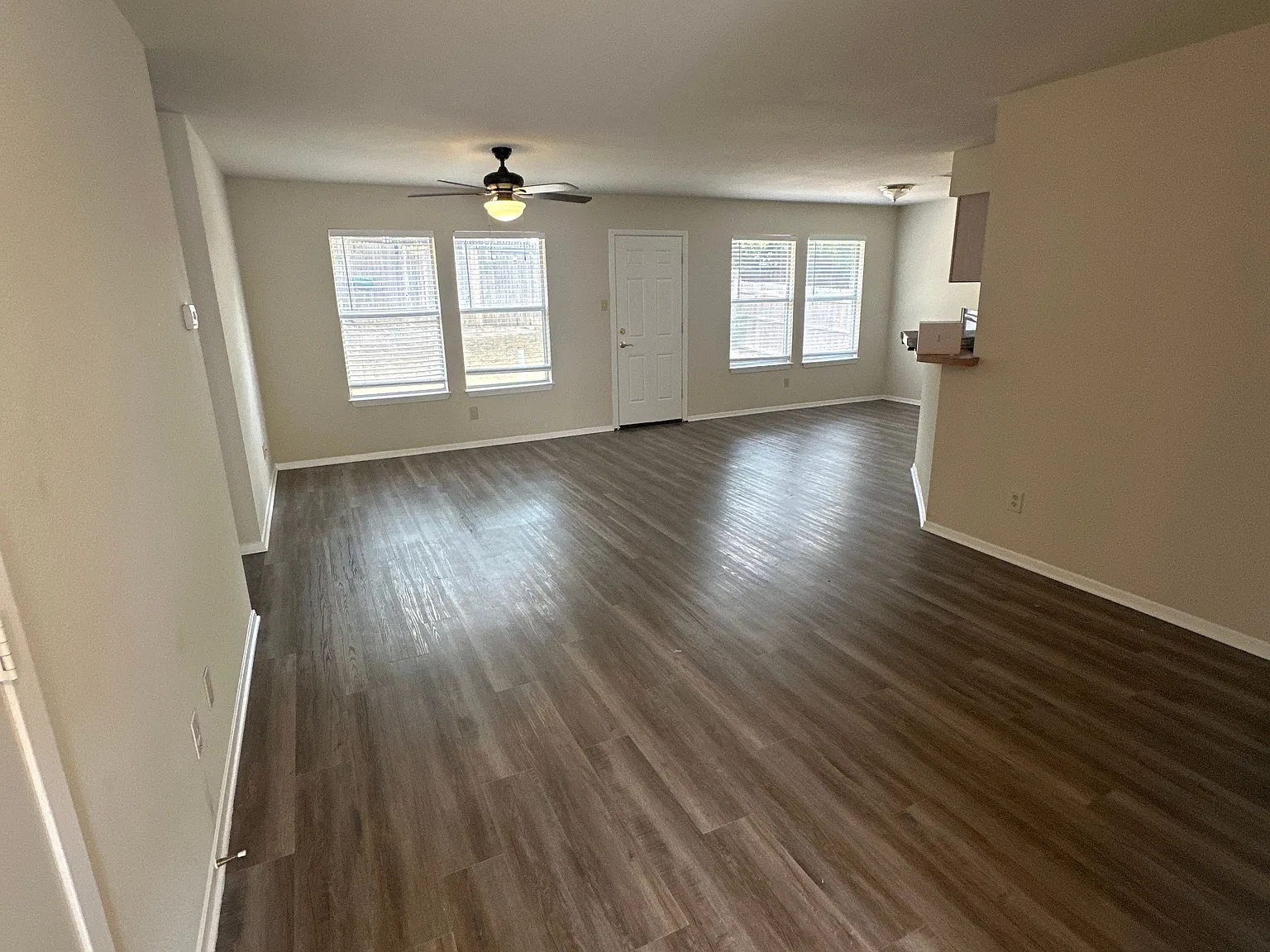 3 bed, 1320 sqft, $1,950 — Photo 2
