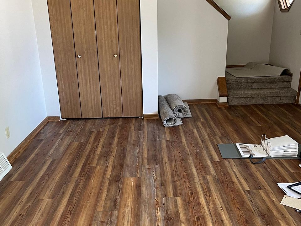 2nd image of 221 Main St