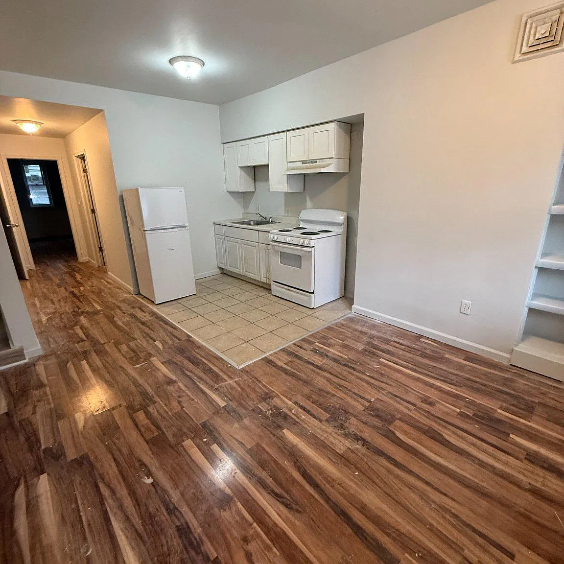 5 bed, 3.0 bath, 2025 sqft, $2,553 — Photo 3