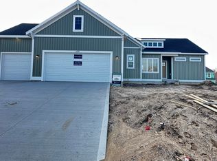 659 Waterford Village Dr NW, Grand Rapids, MI