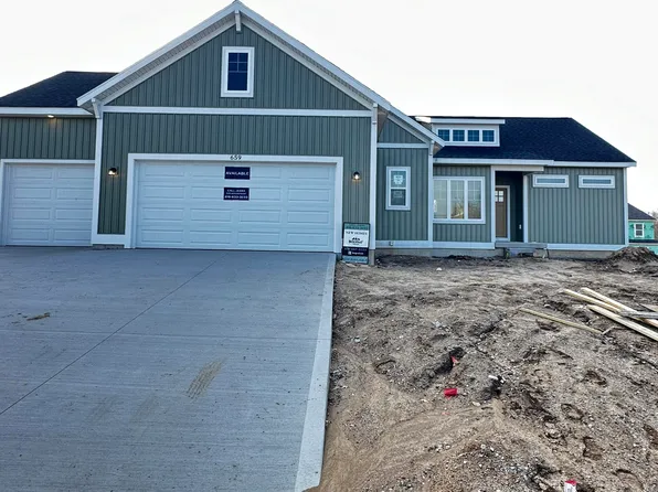 659 Waterford Village Dr NW, Grand Rapids, MI 49534