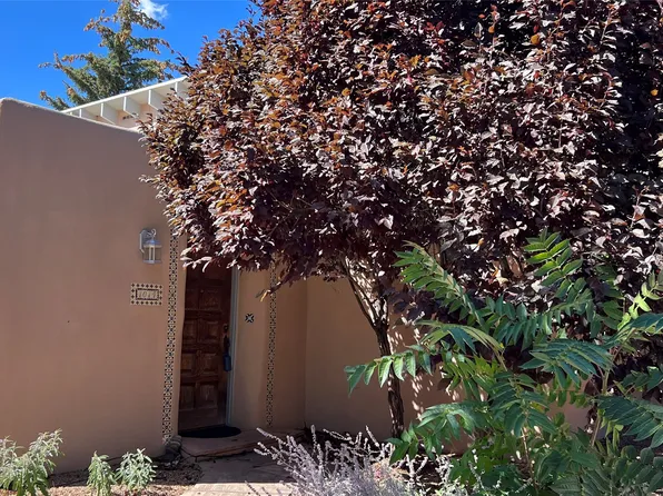 1014 W Houghton St, Santa Fe, NM 87505