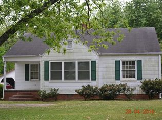 606 E Howell St, Hartwell, GA 30643