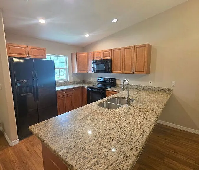 9096 N Peachtree Way — Photo 3