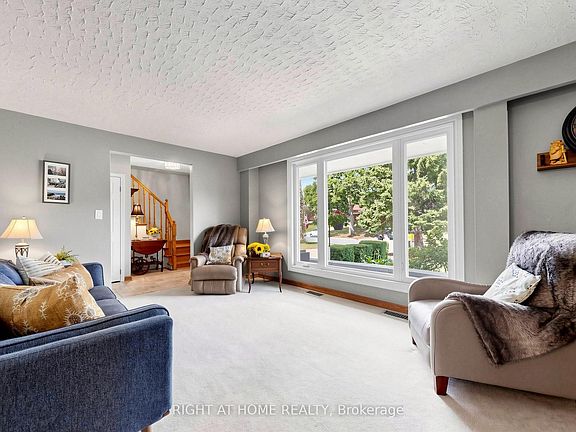 4th image of 479 Bernhard Cres