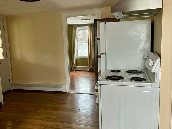 3rd image of 19 Sterling St #2