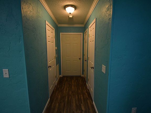 5th image of 325 W Park Cir