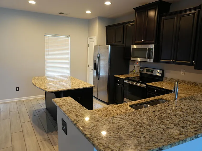 1645 Fleetwood Dr — Photo 6