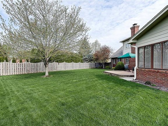 4th image of 2329 Hillcrest Ave