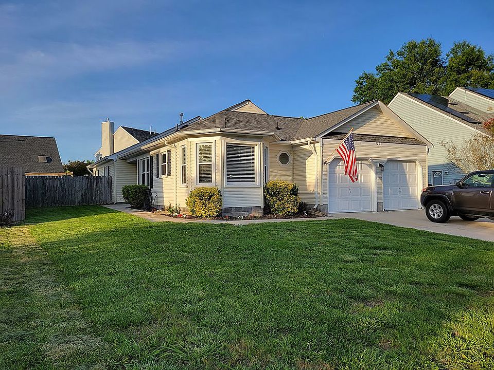 1st image of 3704 Castlewood Dr