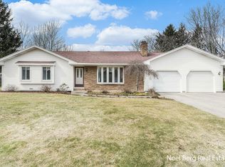16335 Pinewood Ave, Spring Lake, MI 49456