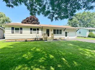 60 Country Gables Cir, Rochester, NY 14606