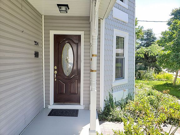 2nd image of 204 Maupin Ave