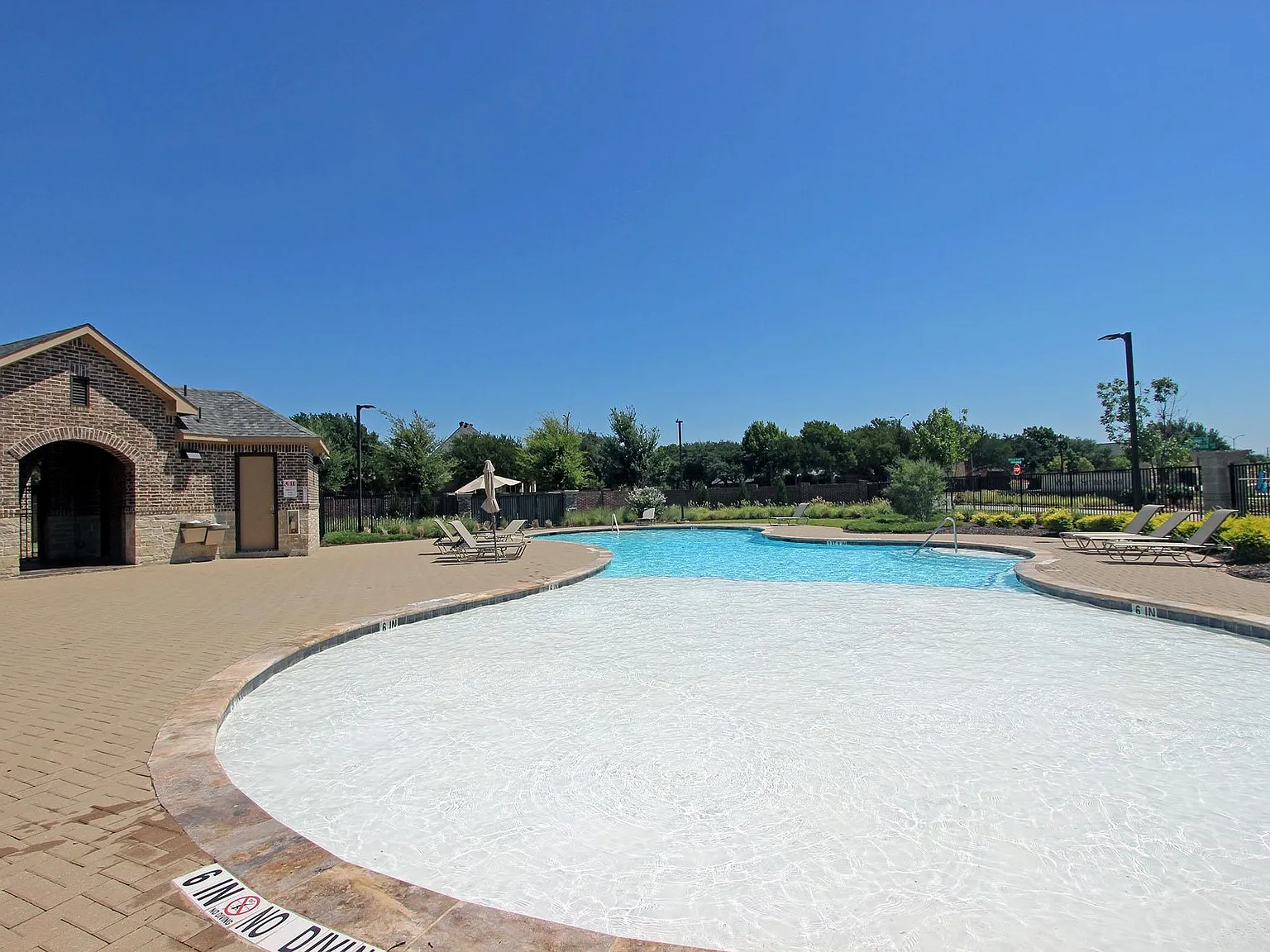 4255 Shavano Dr — Photo 4