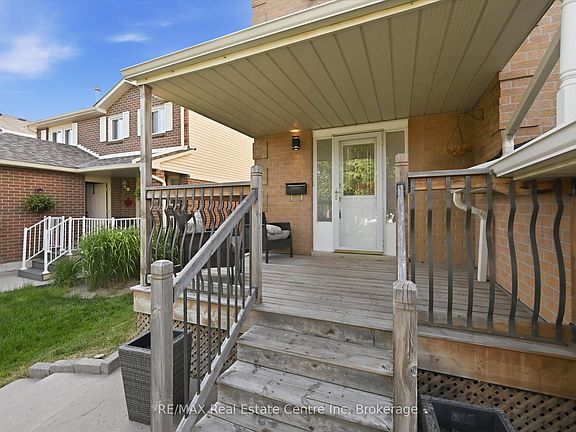 3rd image of 580 Clover Park Cres