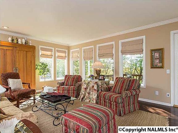 4th image of 2215 Georgian Dr SE