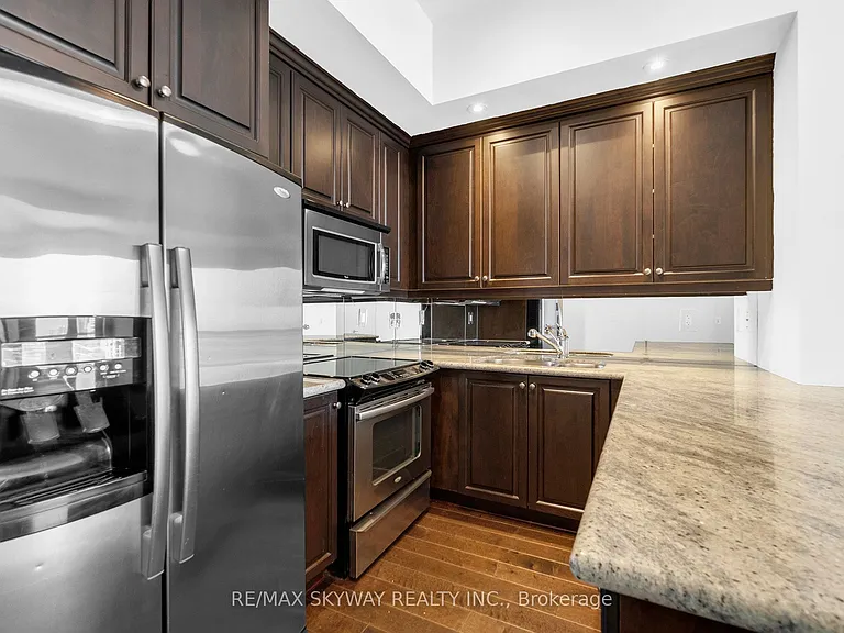 628 Fleet St #LPH03 — Photo 13