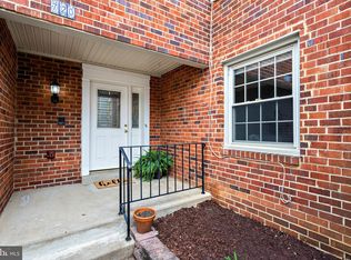 720 Hunter Ct SW, Vienna, VA 22180
