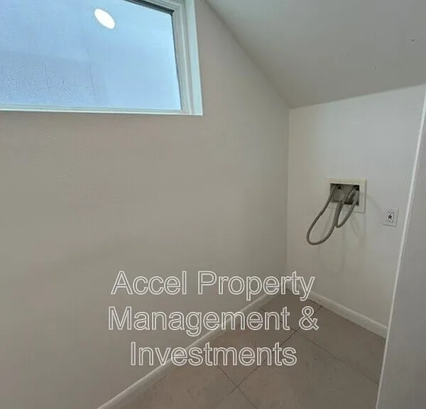 209 N 28th St — Photo 3
