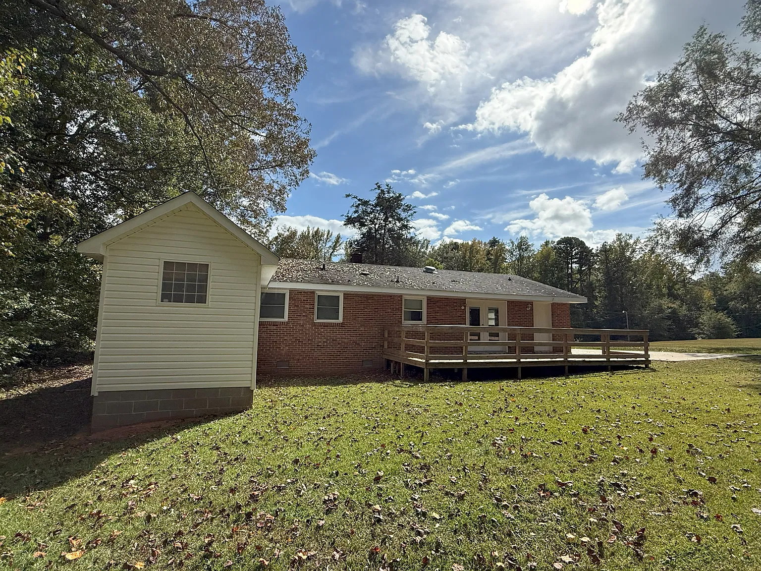 3 bed, 1453 sqft, $1,300 — Photo 2