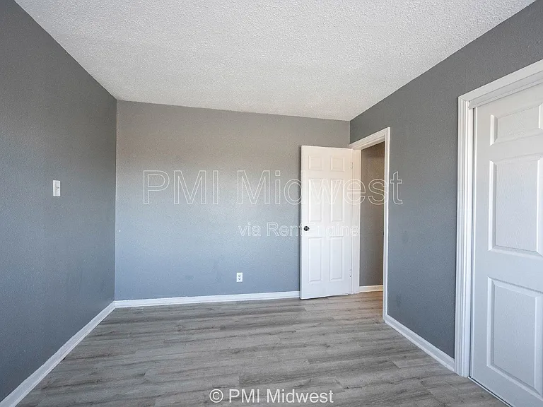 6054 E 16th St — Photo 10