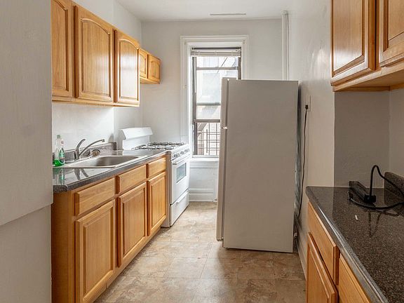 3rd image of 537 Ovington Ave APT A3