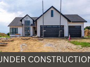 6 Viola Dr, Le Claire, IA 52753